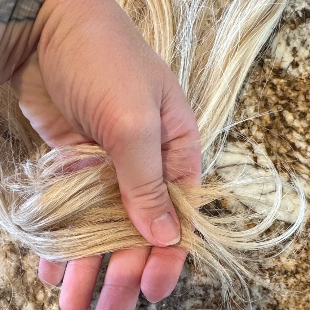 Aqua Q-weft 18” Platinum hair extensions
